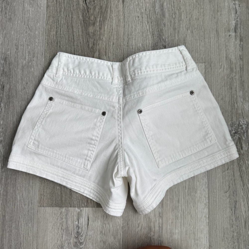 Vintage Mid-Rise White Cotton Cargo Shorts with Zipper Pockets - Picture 4 of 5